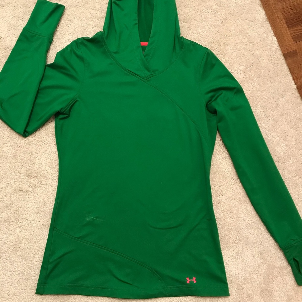 Fitted Hoodie under armor